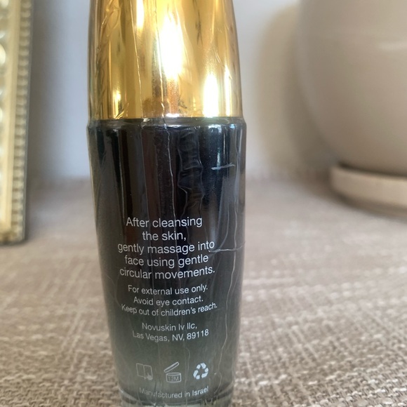 Age correcting Facial serum, rich in Vitamin C - Picture 8 of 8